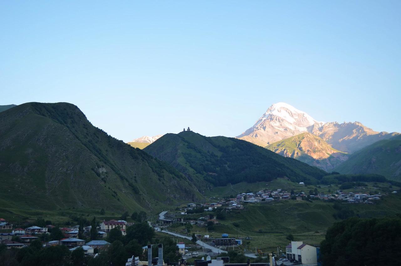 Mount Inn Kazbegi מראה חיצוני תמונה